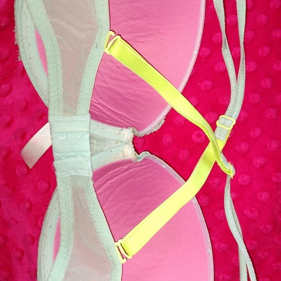 Pink VS bra - Picture 3 of 5